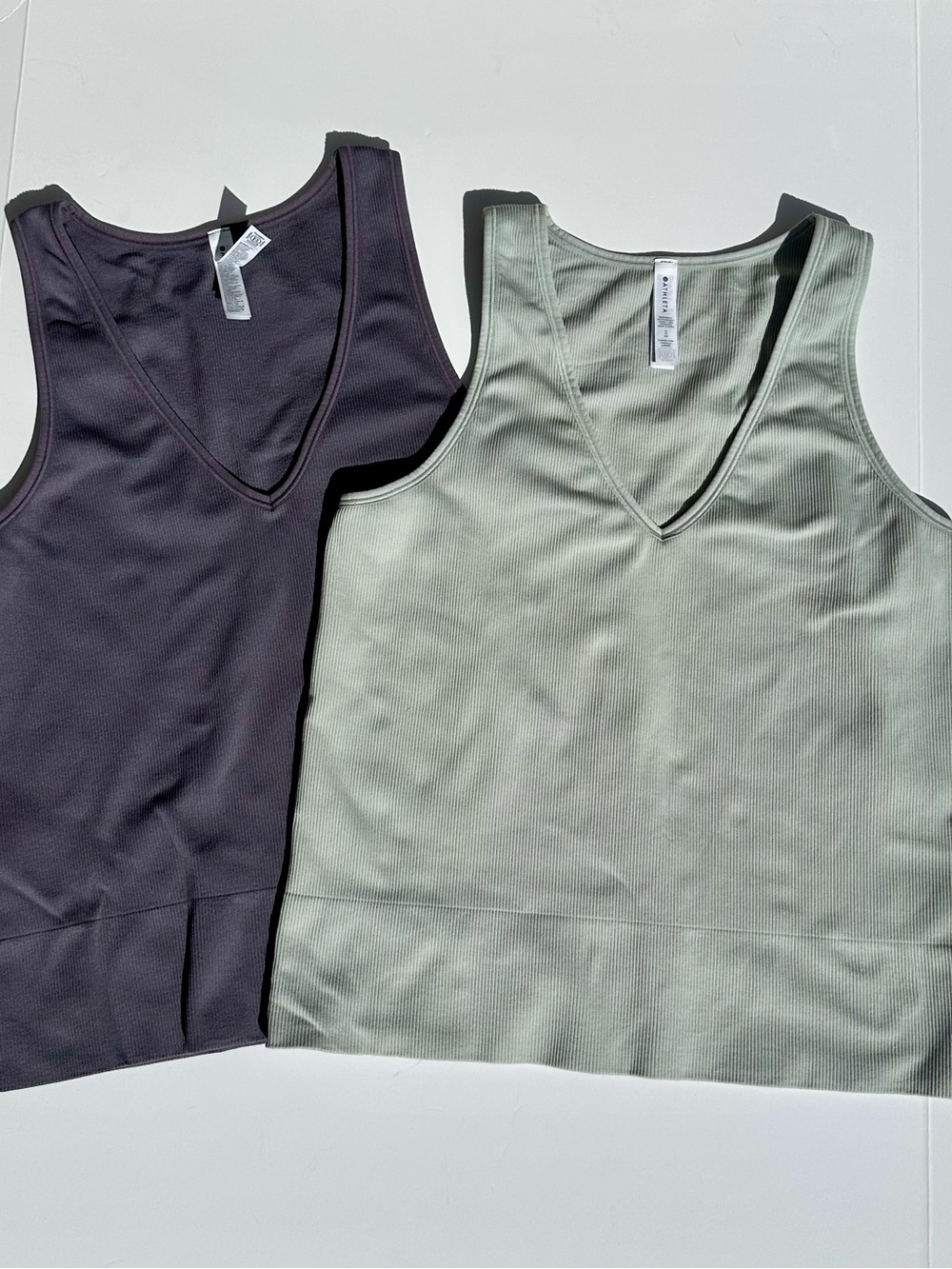 Lot of 2 Athleta Aurora Tank Camisole Ribbed Seamless V-Neck Athleisure Top XL